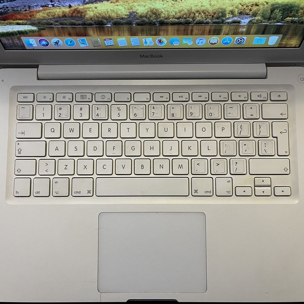 MacBook A1342 klasyk