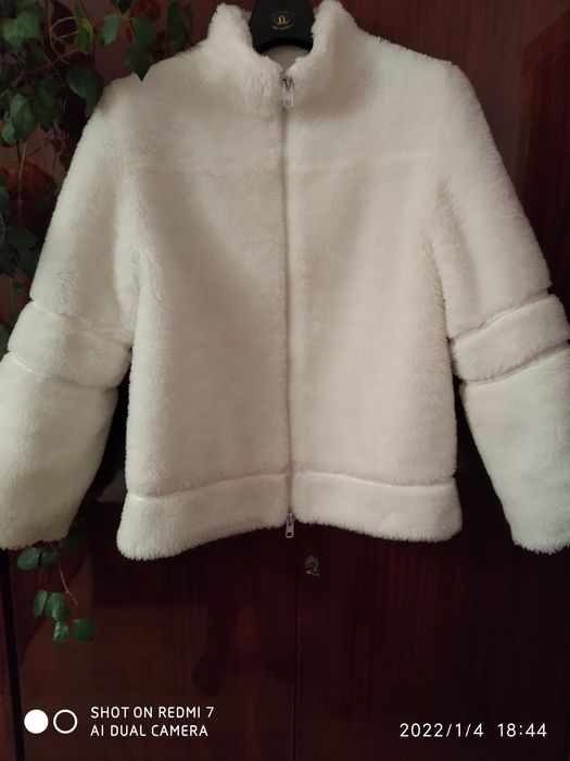 Шубка жіноча біла