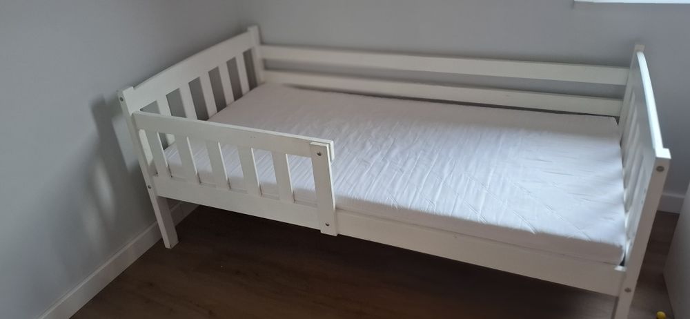 Łóżko dziecięce białe
