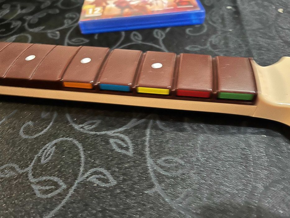 Rock Band4 + Guitarra wi-fi fender