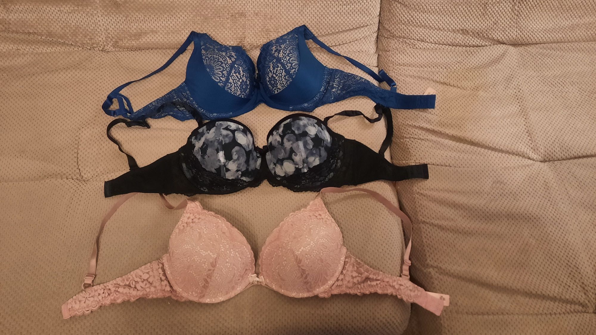 Продам 3 бюстгальтера hunkemoller