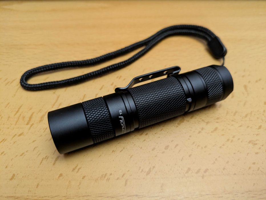 Lanterna Convoy T2 pilha AA