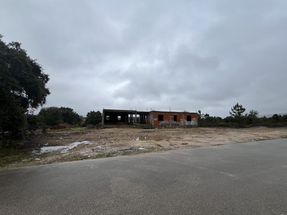 Quinta em Azeitão 5072 mts area de construção 300 mts mais 30 de anexo