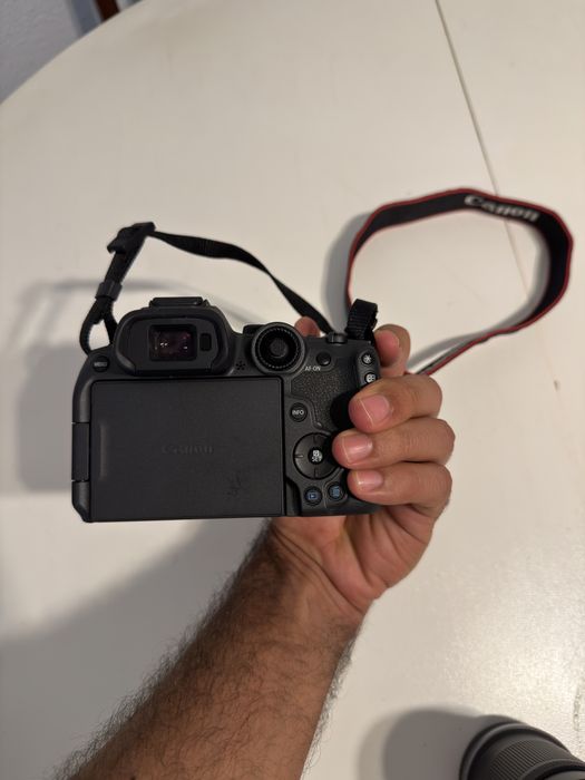 Câmara mirrorless Canon EOS R7