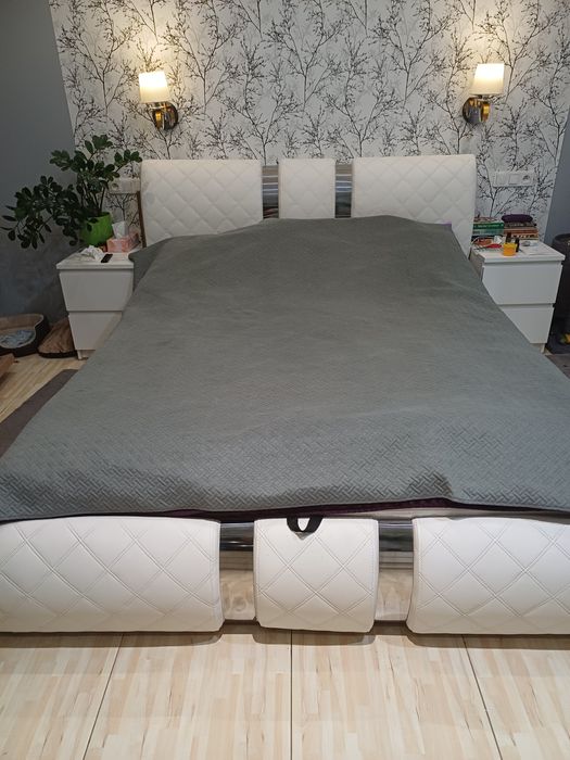 RezerwACJA Łóżko białe tapicerowane