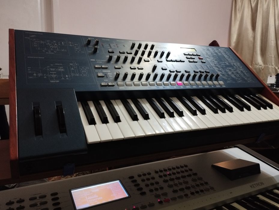 Синтезатор Korg MS2000