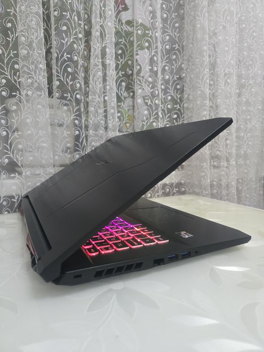 Acer Nitro 17.3"/144Hz/RTX 3060 6GB/Ryzen 5 5600H/RAM:16GB/SSD:512GB