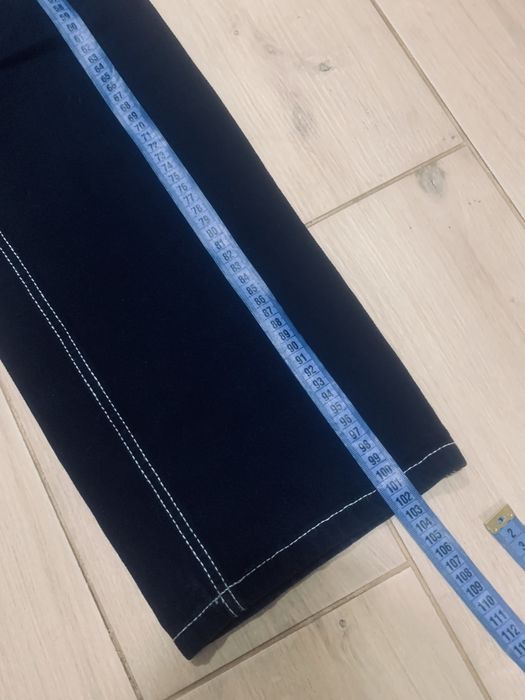 Продам чорні джинси, в гарному стані.