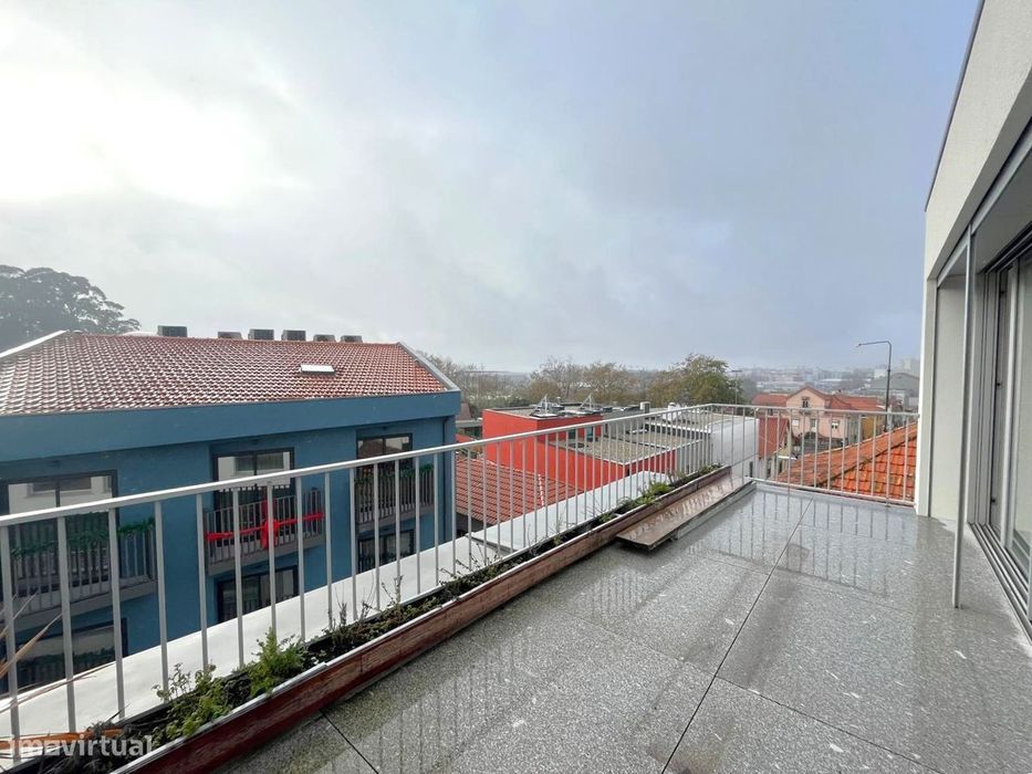 Moradia T3+1 na zona da Vilarinha no Porto