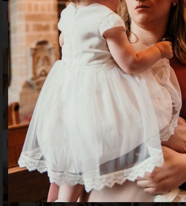 Biała sukieneczka do chrztu