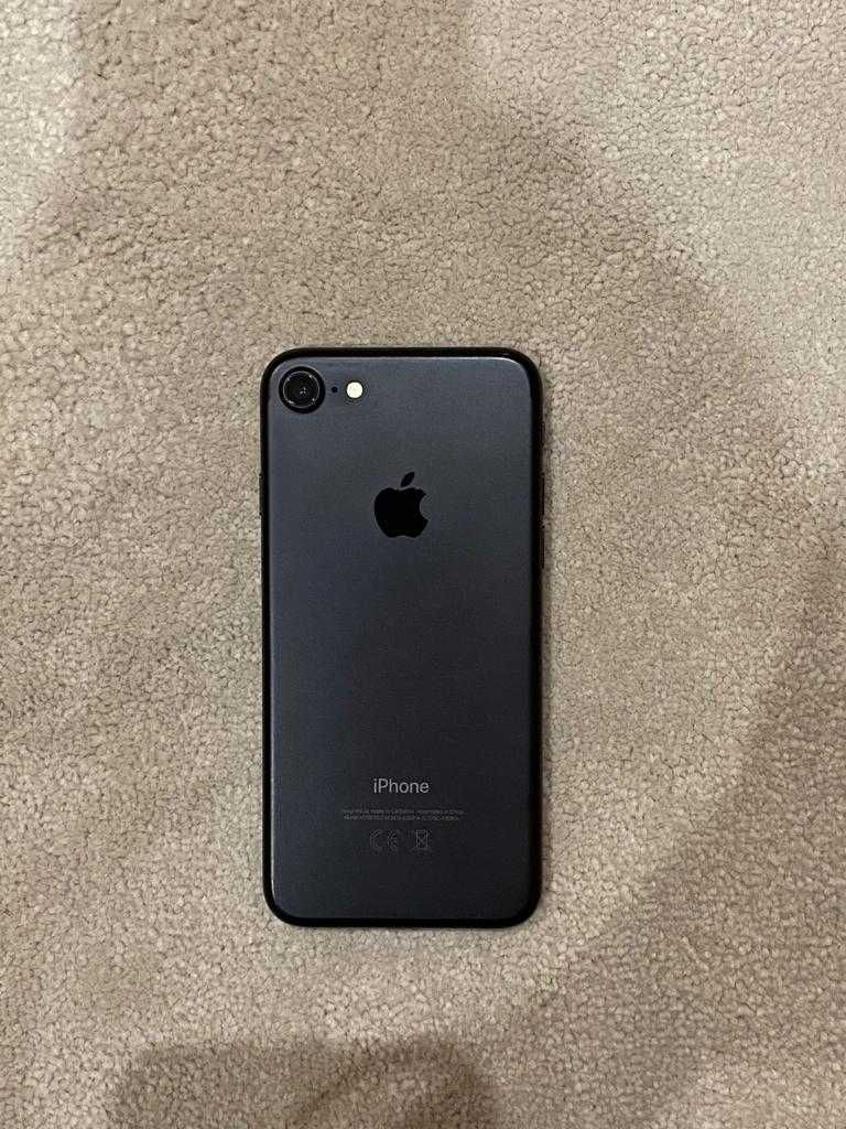 iPhone 7 preto 128GB com capa Apple nova