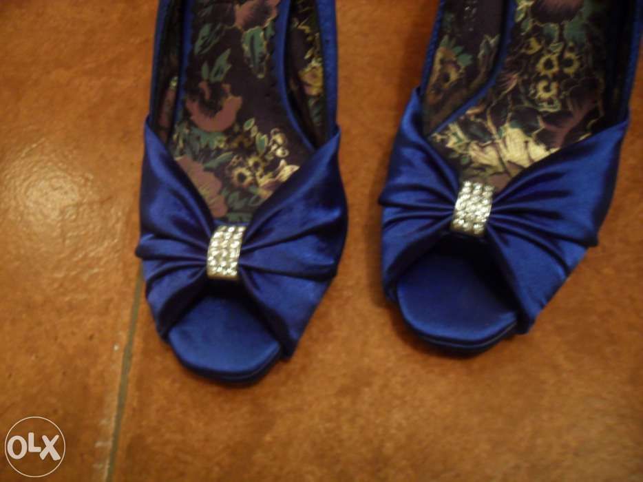 Sapato Senhora Azul e beije