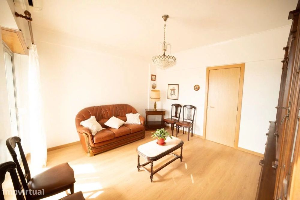 Apartamento Quatro Assoalhadas Em Póvoa de Santa Iria