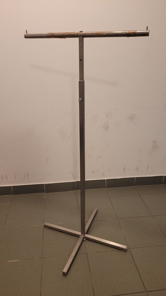 wieszak, stojak, stender na ubrania, regulowany, stabilny