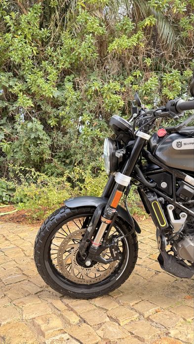 Husqvarna Svartpilen 125 – 2022 apenas 5300 km