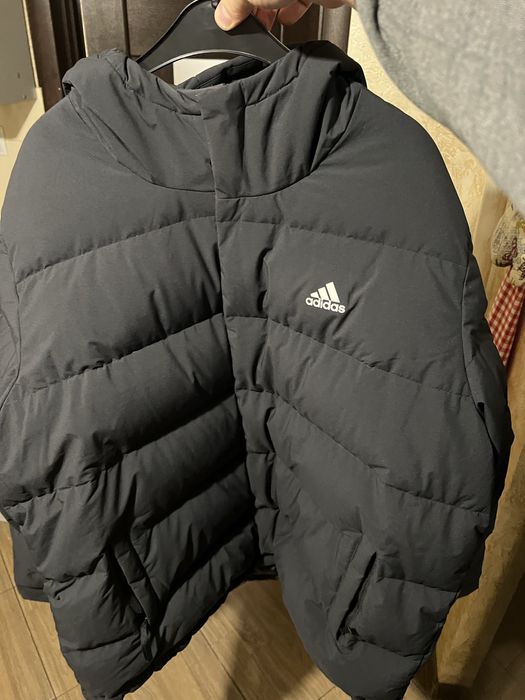 Пуховик adidas HELIONIC