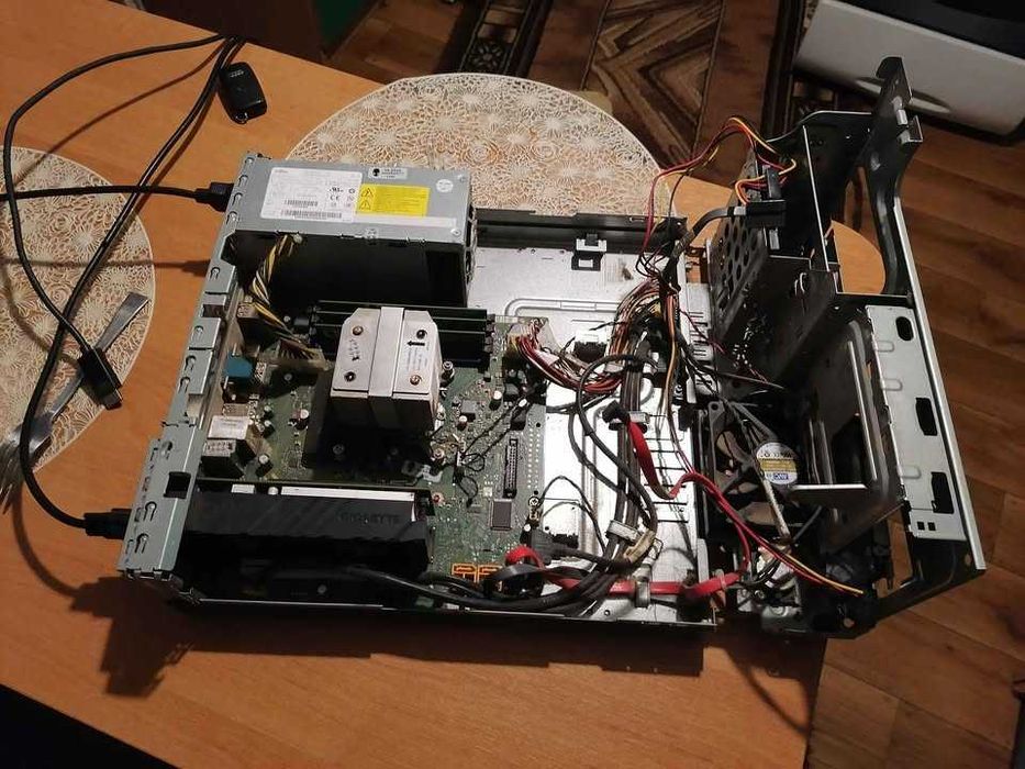 Komputer StacjonarnyGtx1660/Intel i5 generacji 6Okablowanie do poprawy