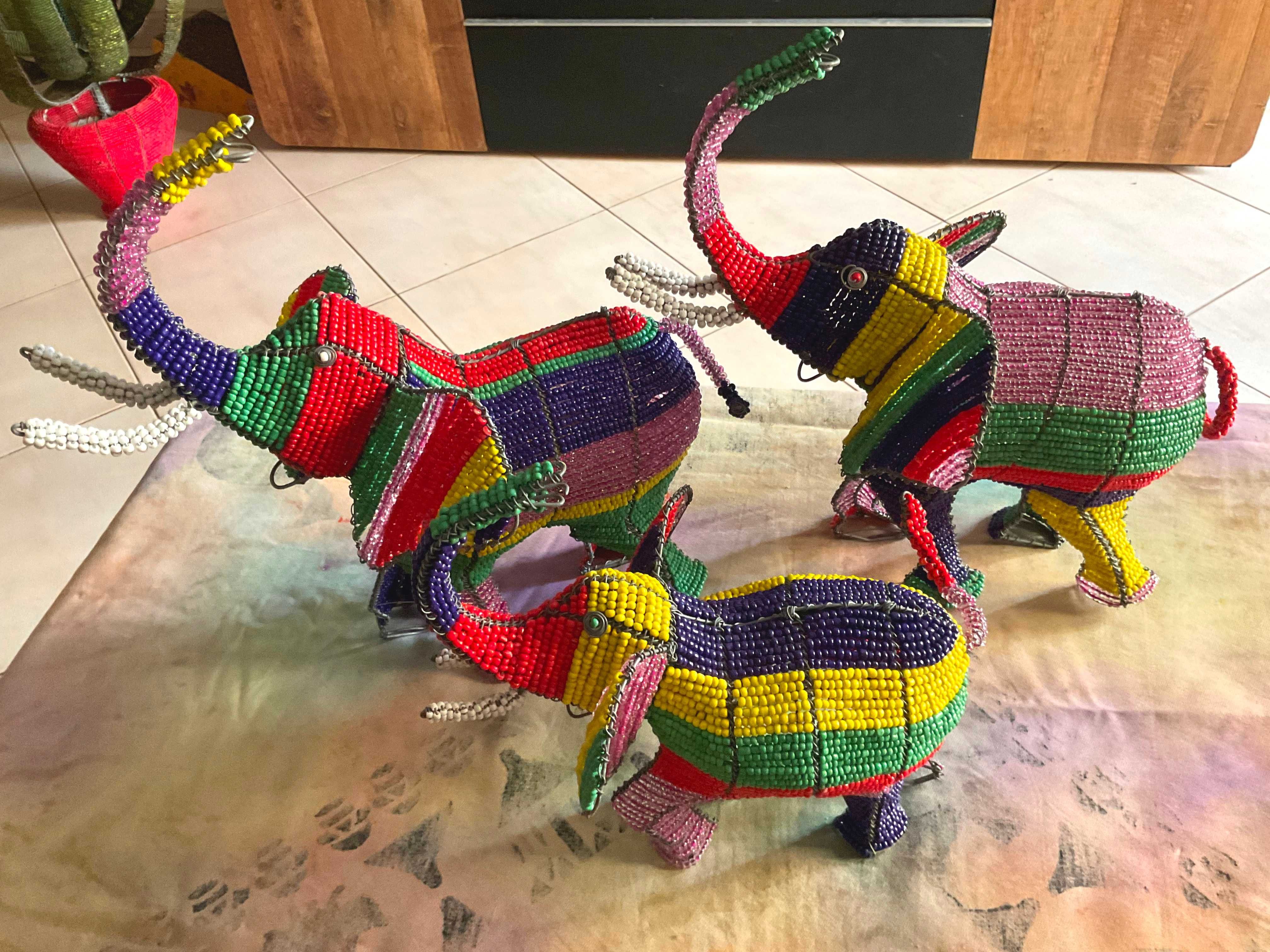 Em Saldo! Familia ELEFANTES AFRICANOS - Spectacular Em Missangas!