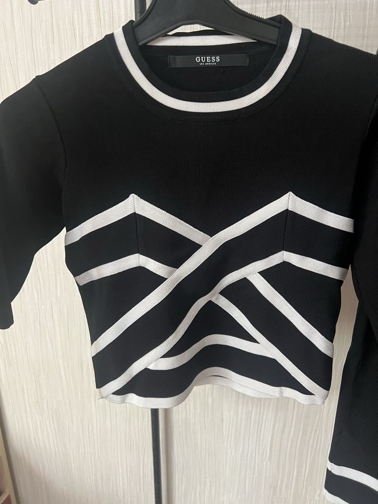 Комтюм Guess стильный