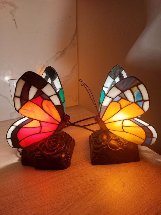Lampki witrażowe, motyl