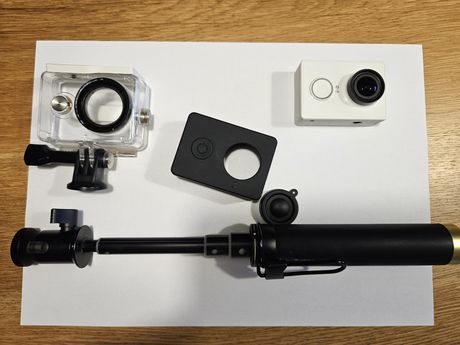 Kamera sportowa Xiaomi YI Action Camera -zestaw - 16GB