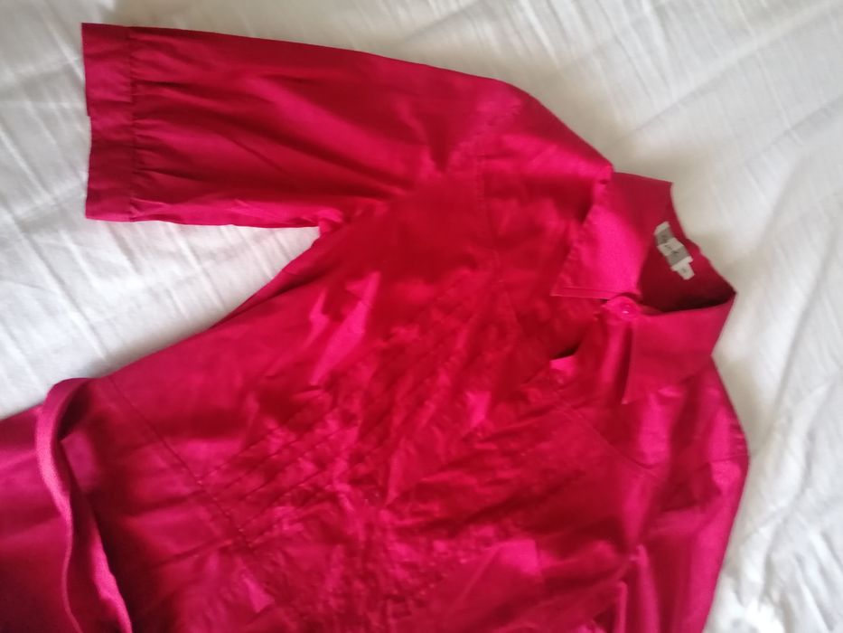 Blusa com cinto bordeaux