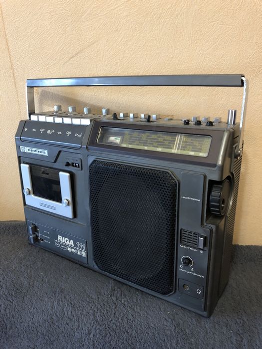 Продам магнитолу Рига 111