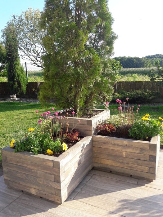 Drewniana donica ogrodowa narożna – solidna, impregnowana