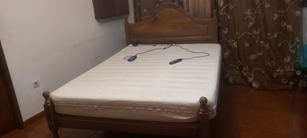 Cama casal com colchao elétrico em bom estado
