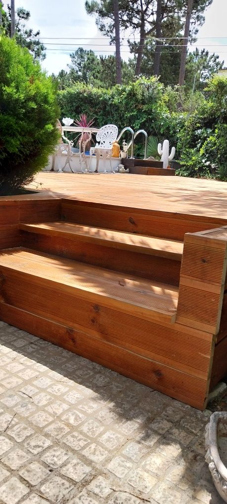 Decks, Pergolas e Abrigos em Madeira