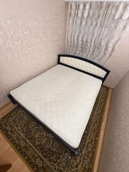 Продам кровать с матрасом
