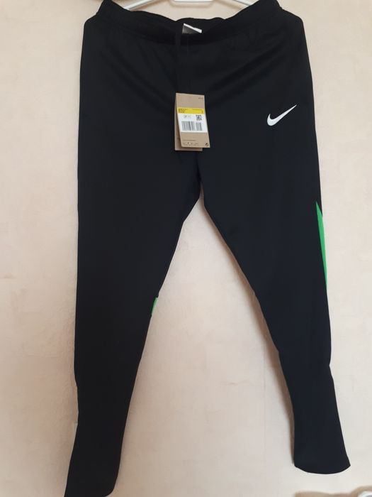 Спортивні штани Nike