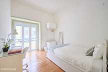 760180 - Quarto com cama de casal, com varanda...