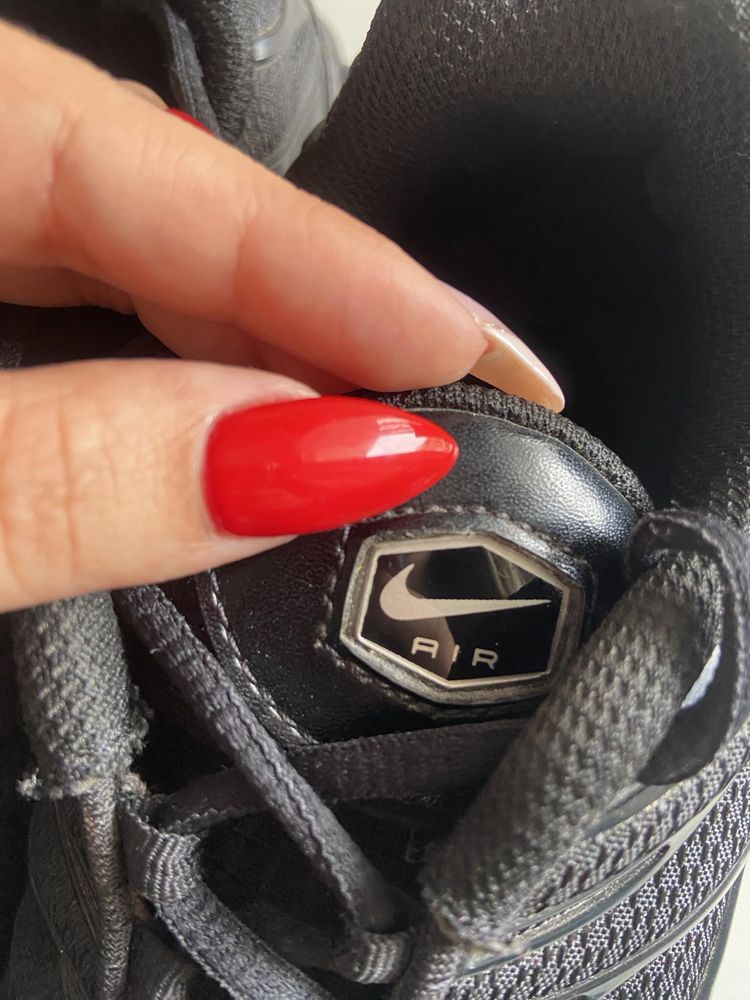 Sapatilhas pretas   Nike tamanho 42