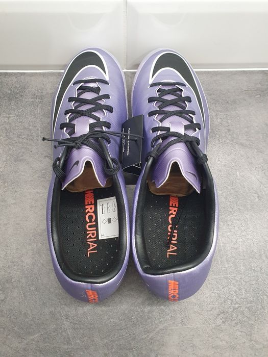 Półprofesjonalne Pro korki Nike Mercurial Veloce II AG-R