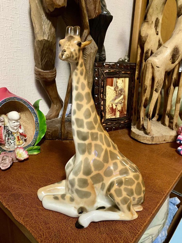 Фарфоровая статуэтка, фигурка жираф