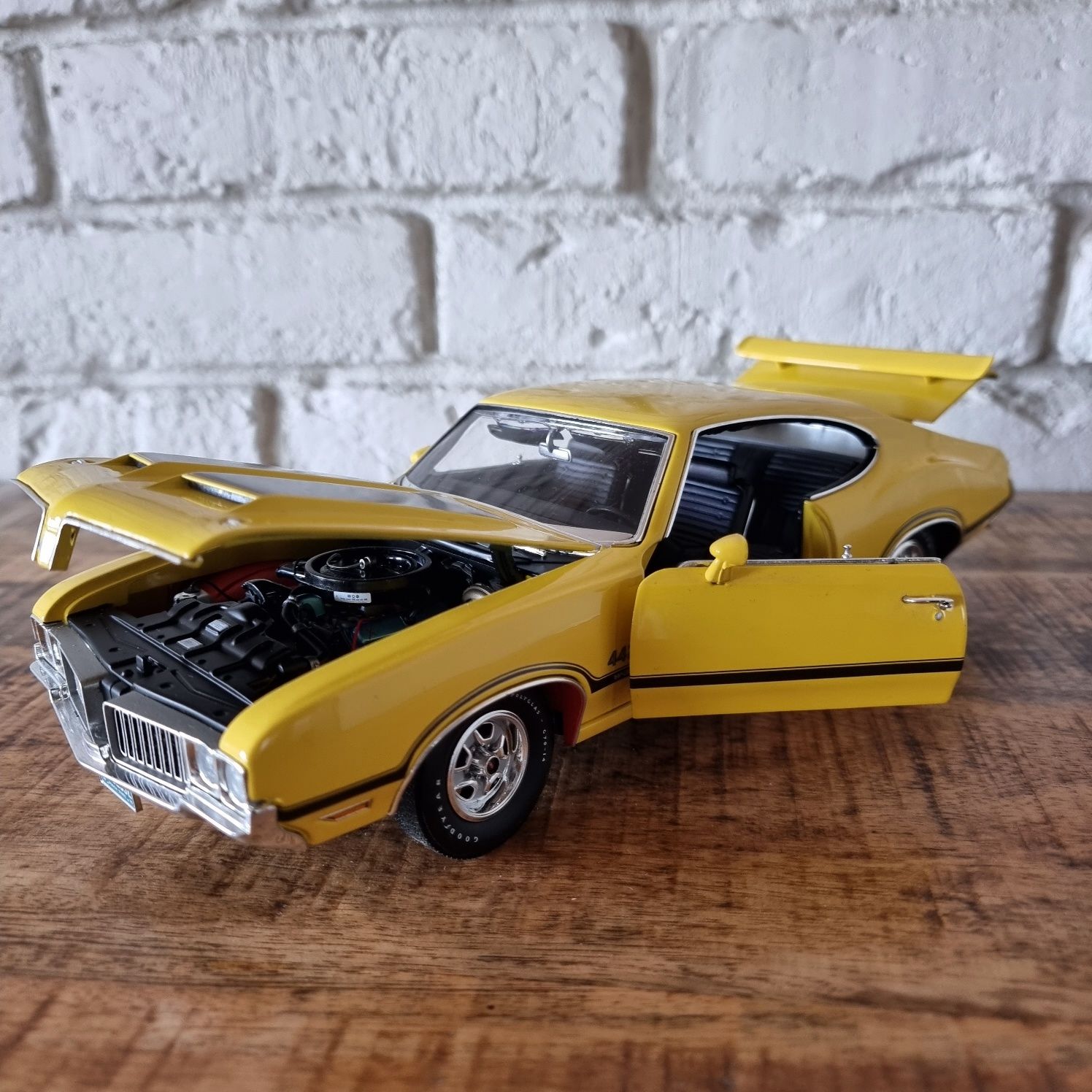 Oldsmobile 4-4-2 70 ACME 1:18