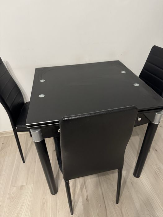 Stół szklany plus 3 krzesla