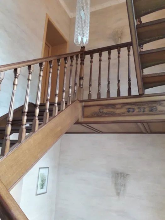 Продам розкішний будинок в центрі міста.