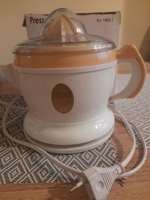 Parowar i elektryczna wyciskarka do cytrusów