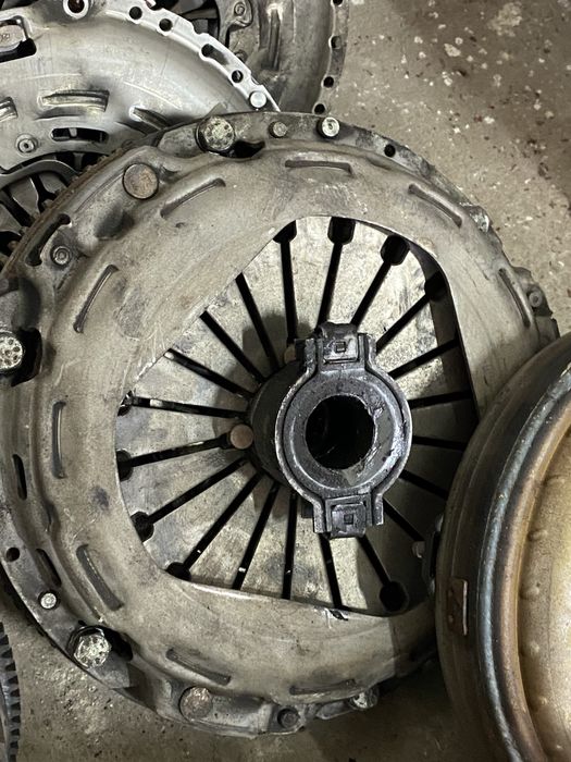 Комплекти щеплень, демпфер Renault Master Trafic Movano Astra