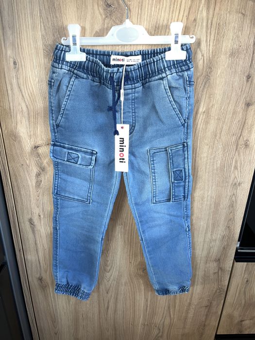 Nowe spodnie jeansowe dla chłopca 110/116