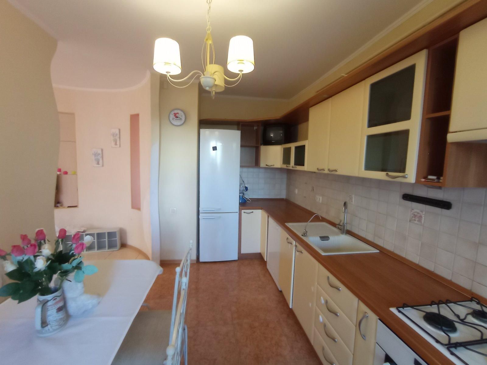 Продам 3- ком. ул. Маршала Говорова в р-не парка Победы(995-959)