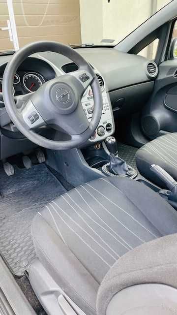 Opel Corsa C rocznik 2008 z małym przebiegiem