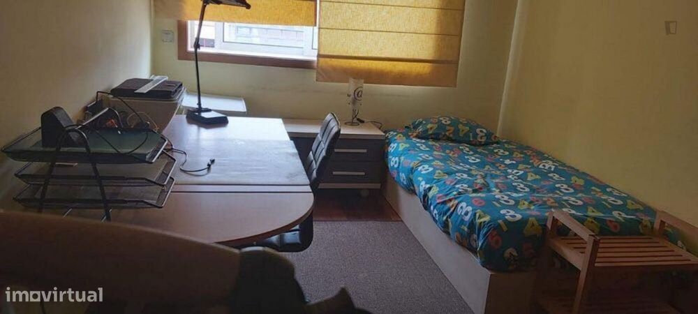 246504 - Quarto com cama de solteiro em...