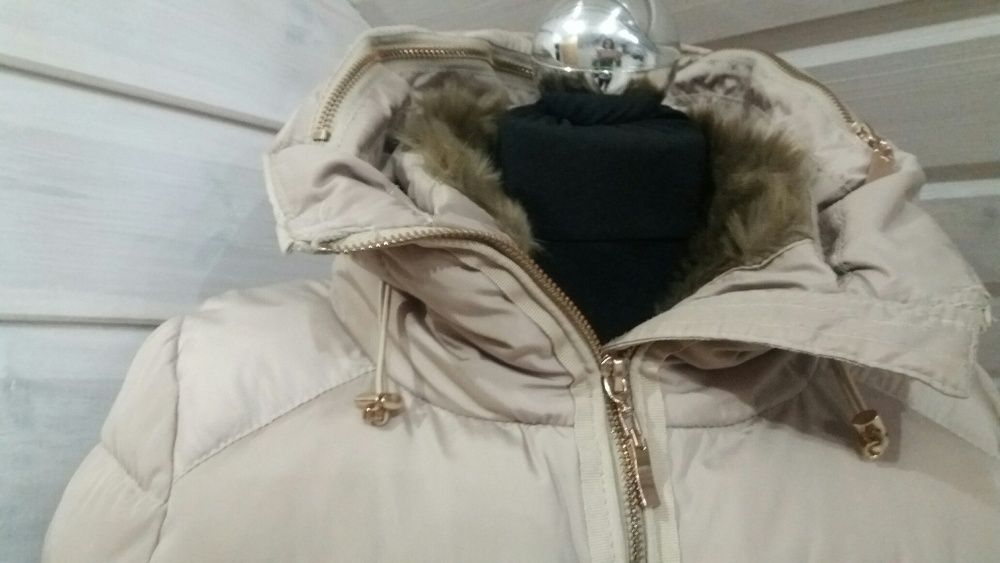 Kurtka kremowa bardzo ciepła ze złotymi zameczkami