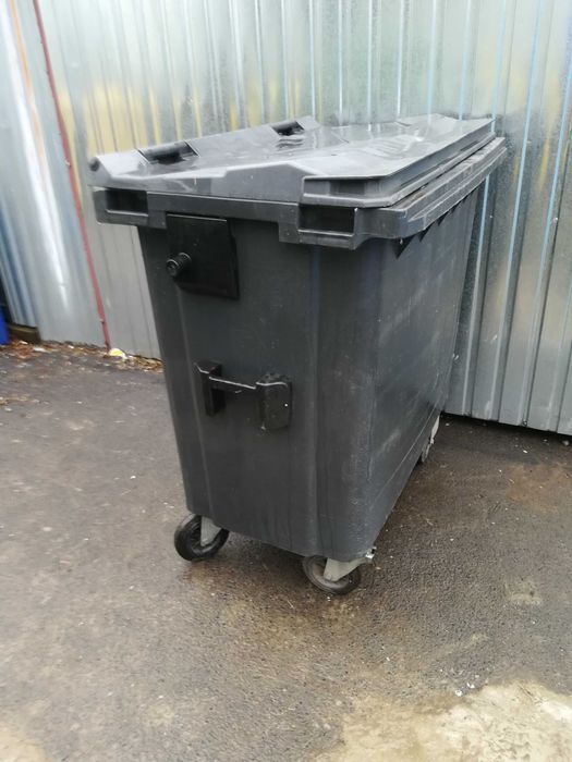 Używane  pojemniki na odpady 770l niemieckie kosze na śmieci