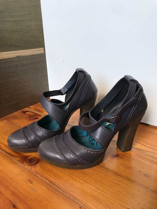 Pumps Fly London líndissimas, com tiras cruzadas, cor roxa, 37