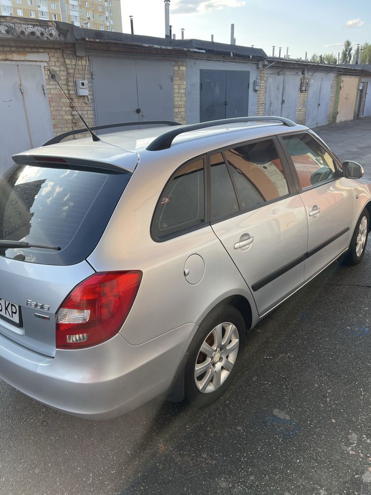 Skoda fabia 2 1.6 tdi 2011 року