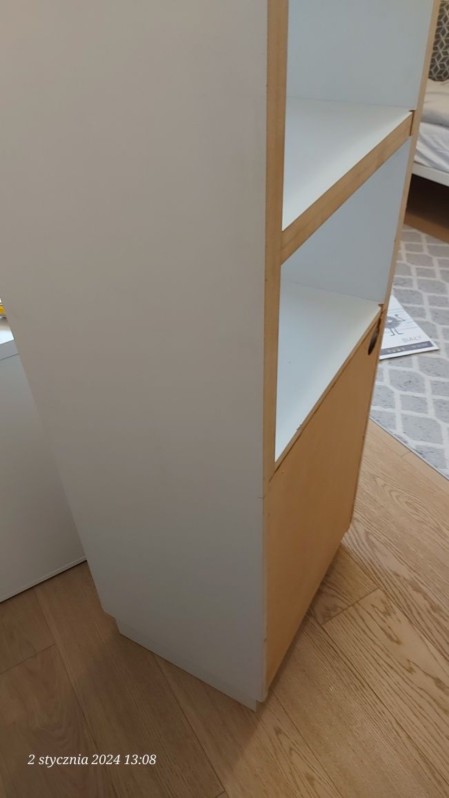 Witryna nowoczesna z trzema półkami i dwiema szufladami